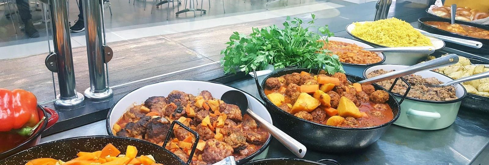 תבשיל קדרה עם עוף זהוב ותבלינים